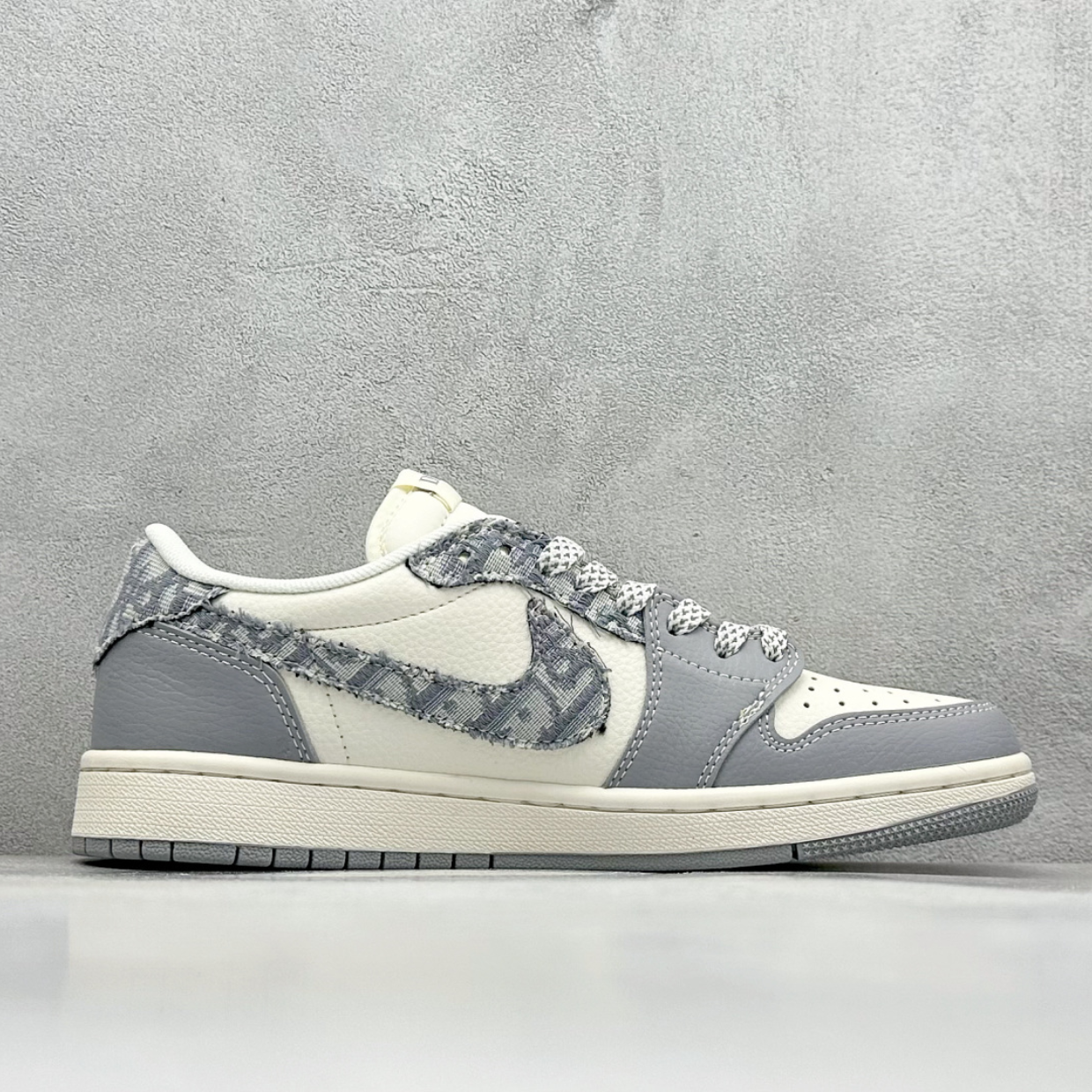 AJ 1 Retro Low x Travis Scott 'Dior' Customs