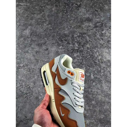 AM 1 x Patta 'Monarch'