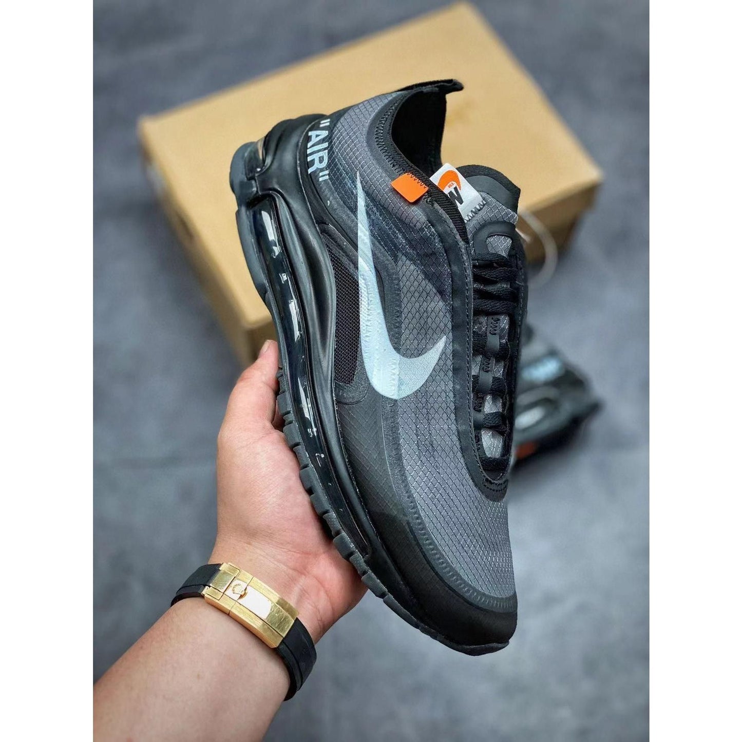 AM 97 x OW 'Black'