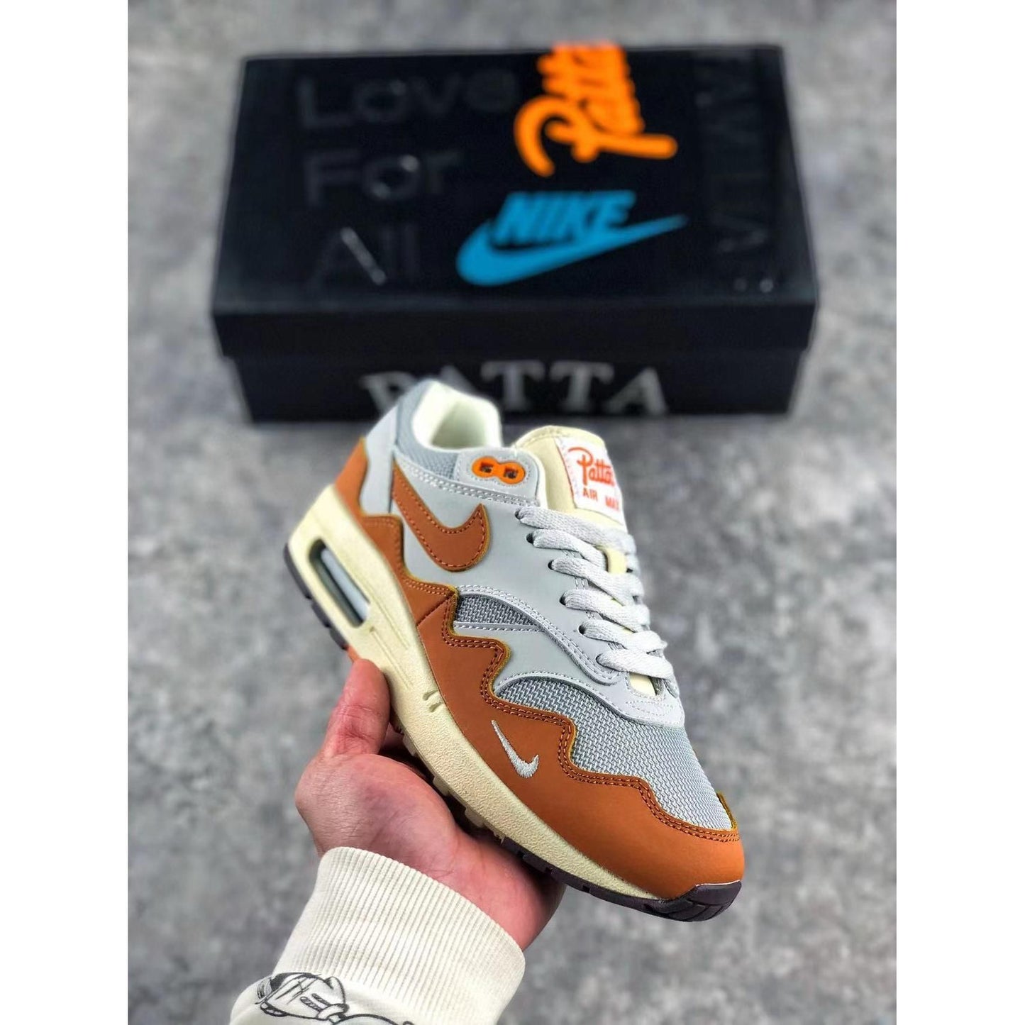 AM 1 x Patta 'Monarch'