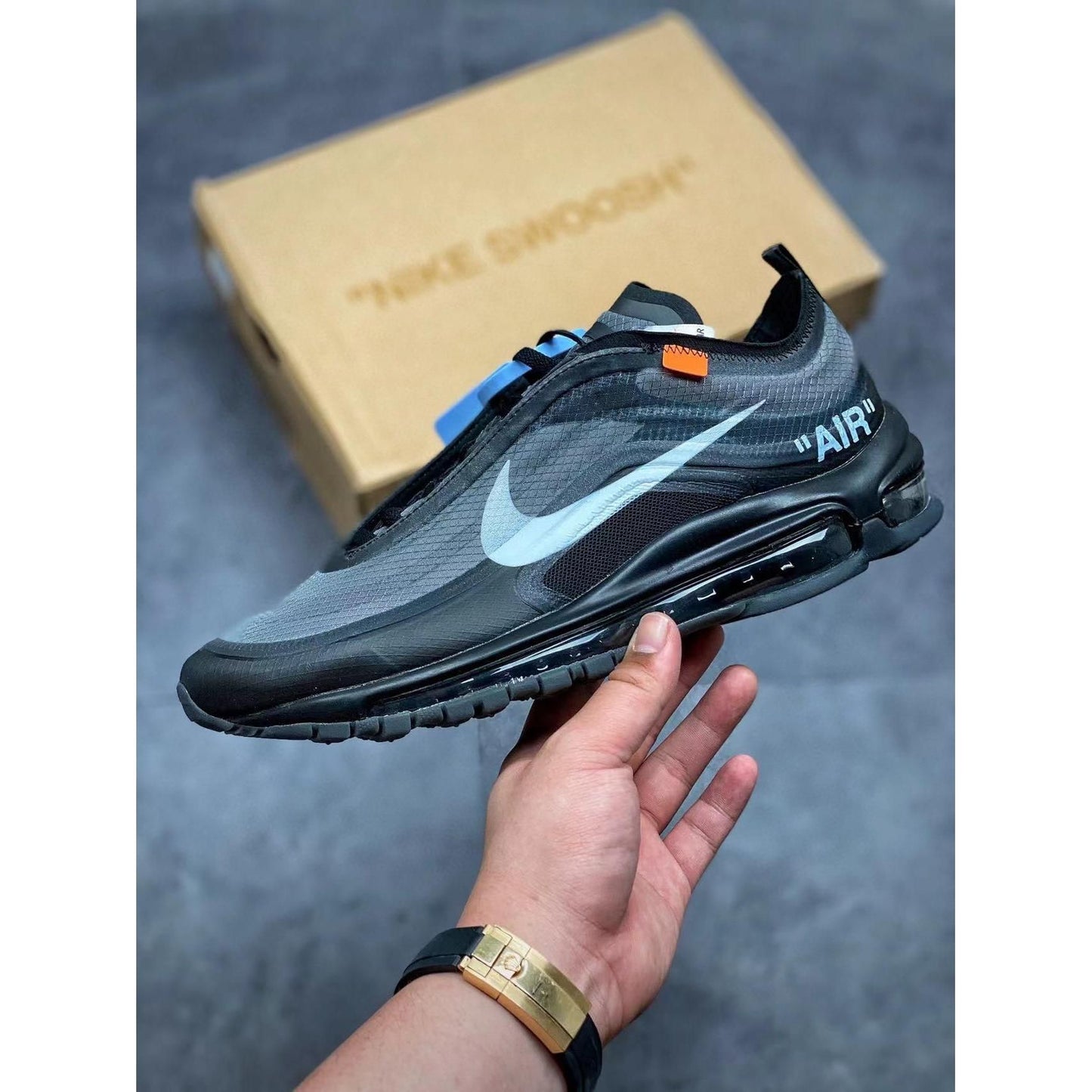 AM 97 x OW 'Black'