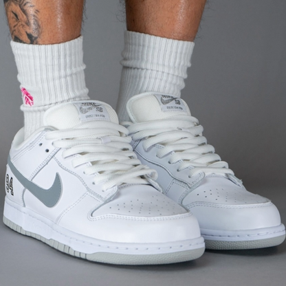 Dunk Low SB x Supreme 'White Metalic Silver'
