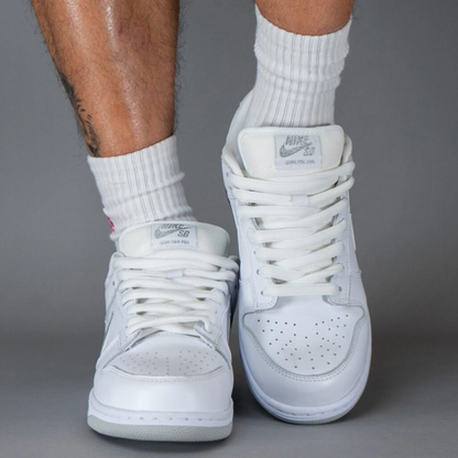 Dunk Low SB x Supreme 'White Metalic Silver'