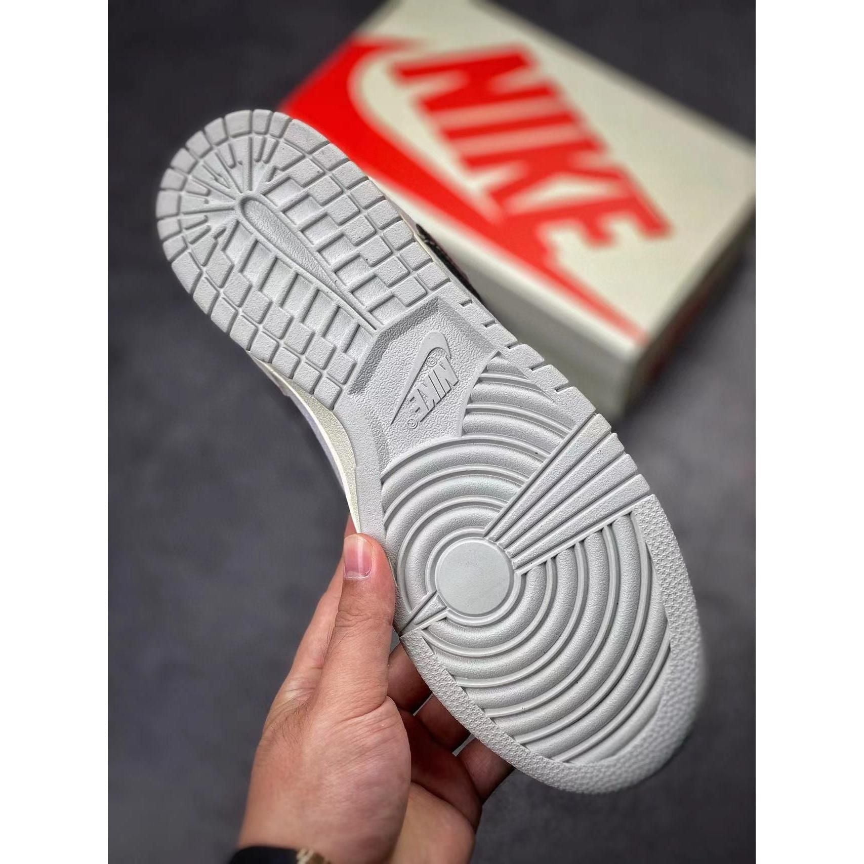 Dunk Low SB x Stussy 'Cream Black' - Image 7
