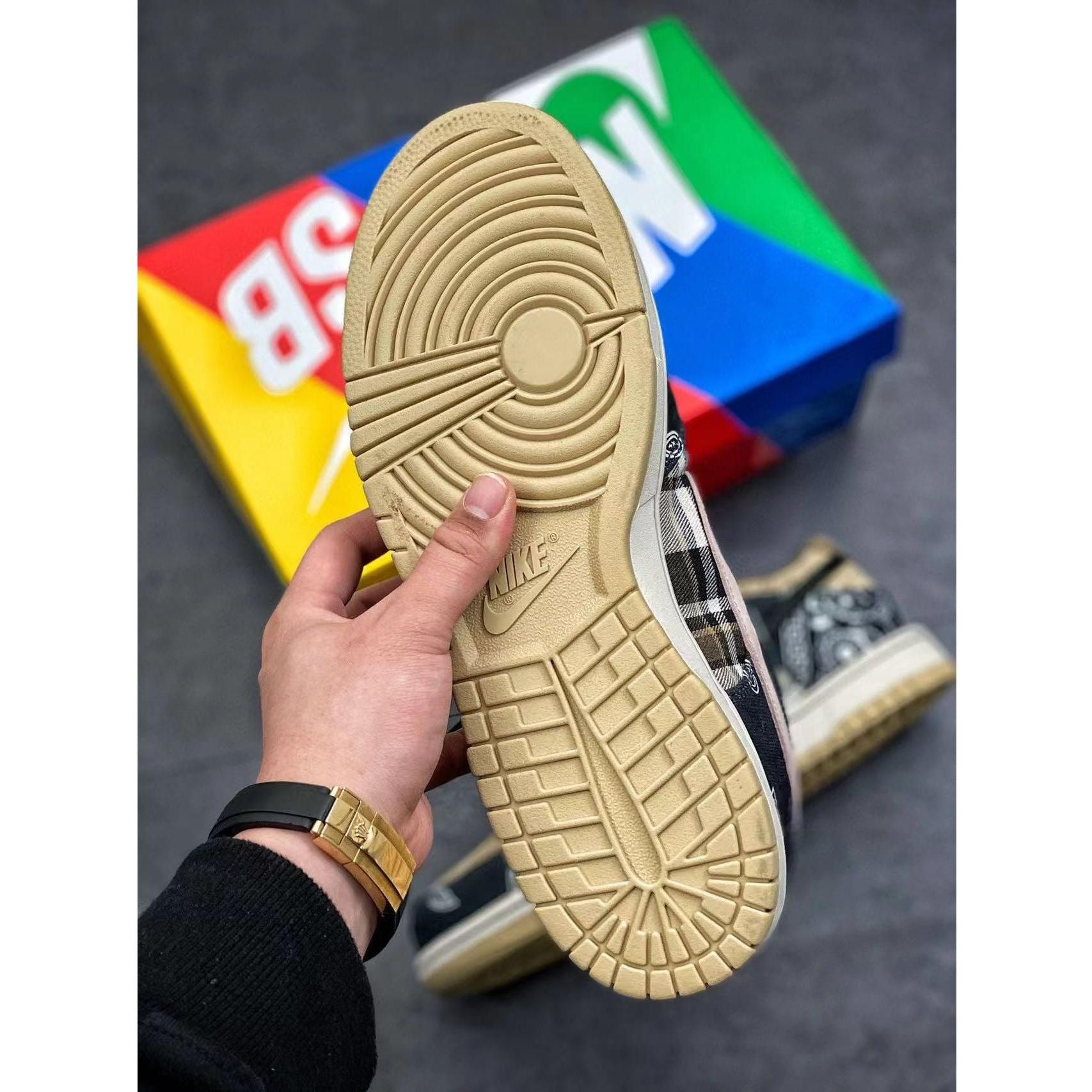 Dunk Low Premium QS SB x Travis Scott 'Cactus Jack' - Image 8