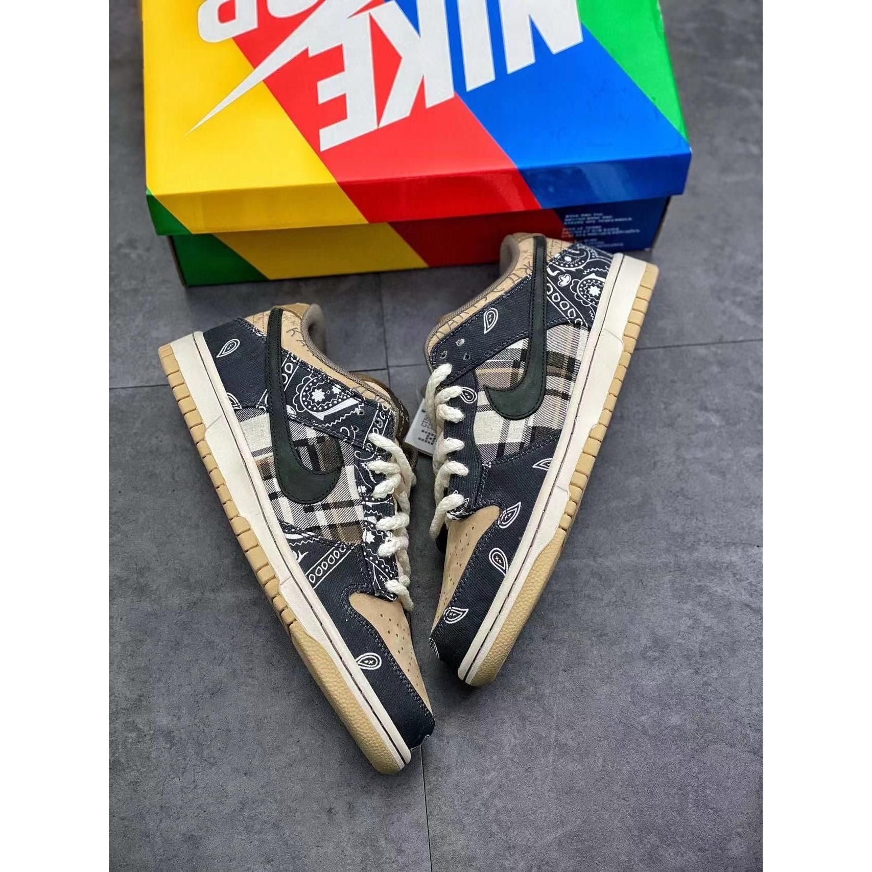 Dunk Low Premium QS SB x Travis Scott 'Cactus Jack' - Image 9