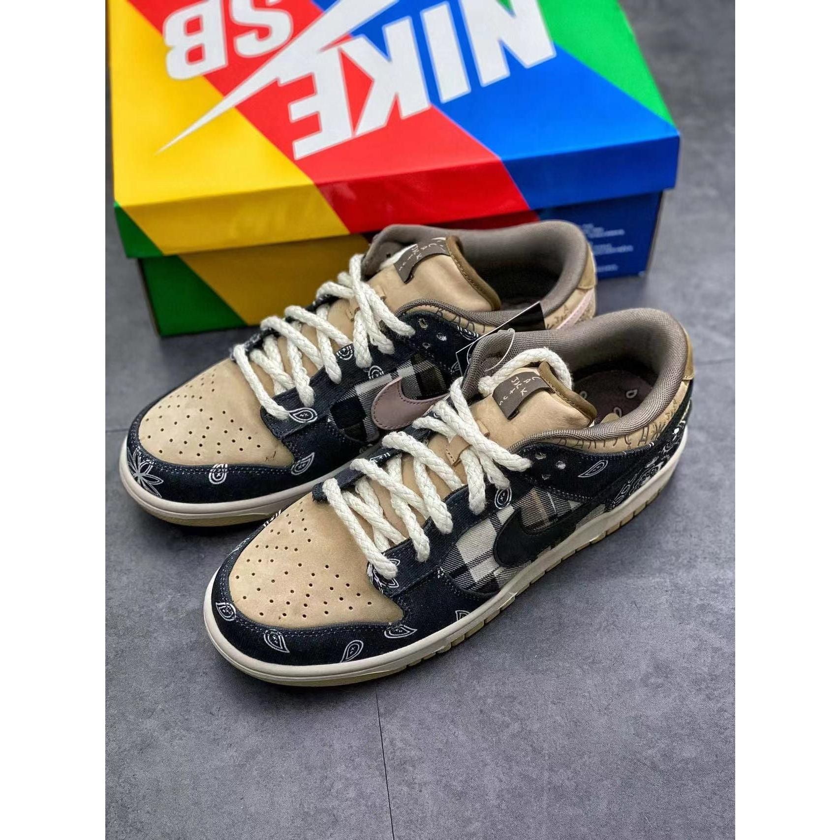 Dunk Low Premium QS SB x Travis Scott 'Cactus Jack' - Image 10