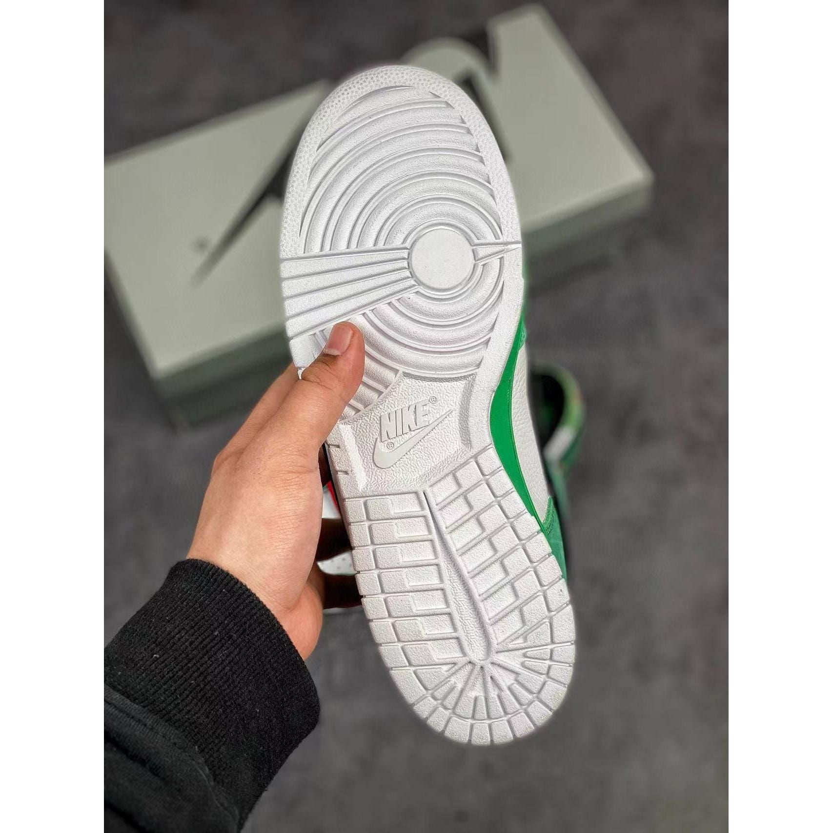 Dunk Low Pro SB 'Heineken' - Image 8