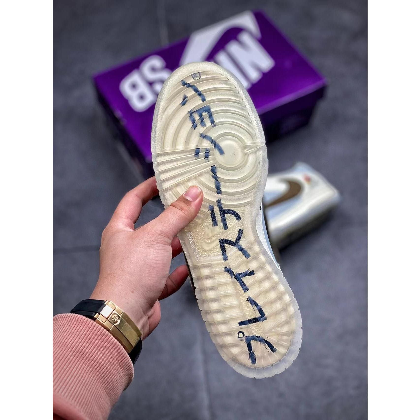 Dunk Low x Travis Scott x Playstation - Image 9
