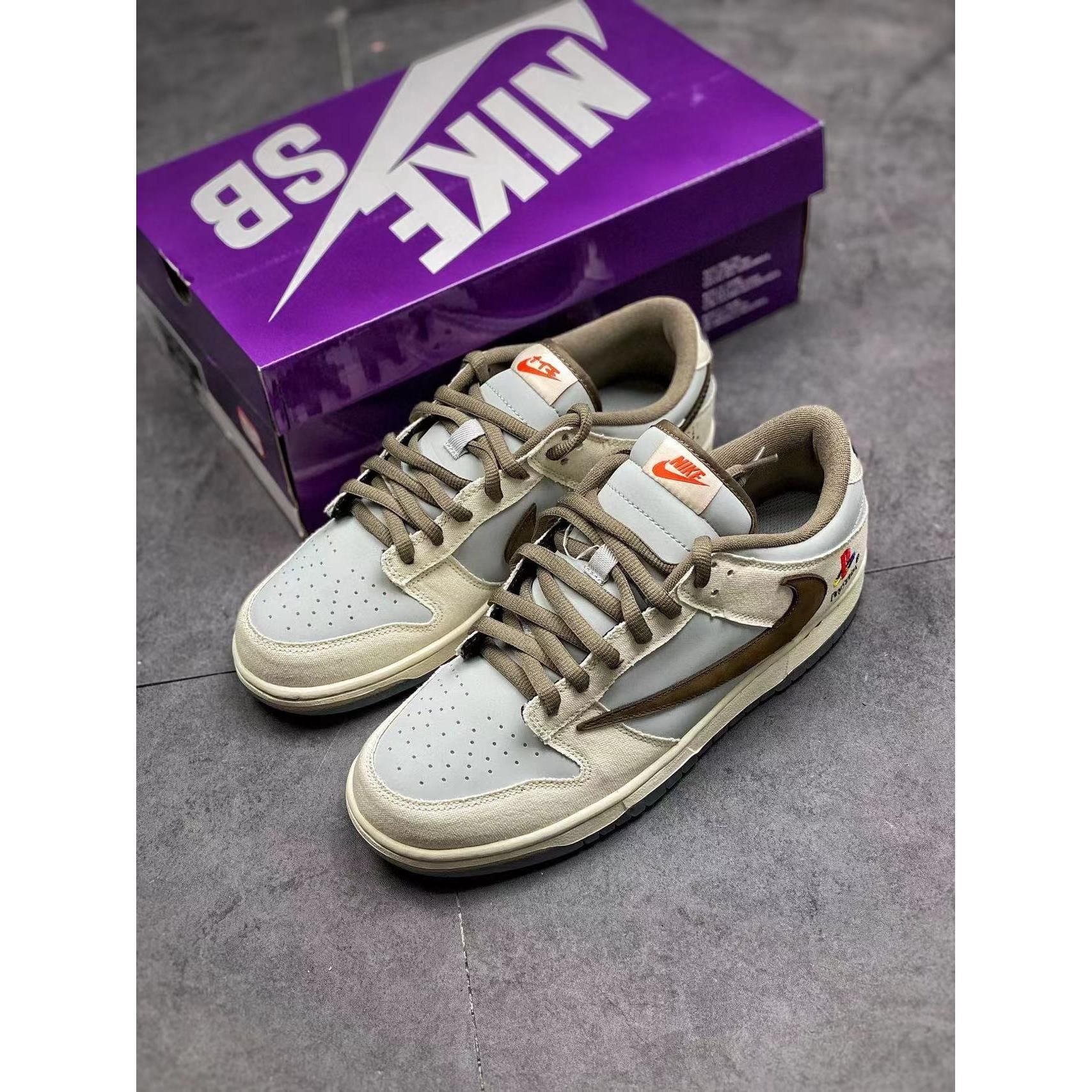 Dunk Low x Travis Scott x Playstation - Image 10