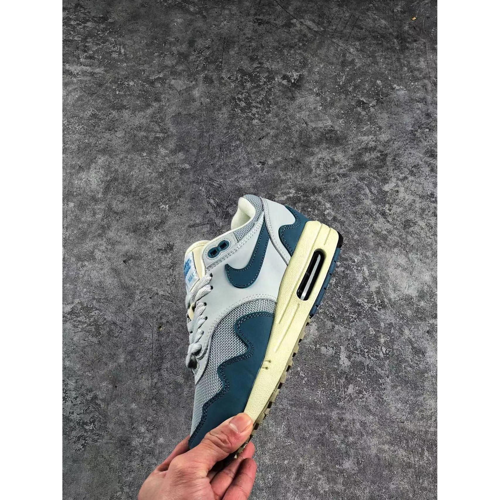 AM 1 x Patta 'Noise Aqua' - Image 5