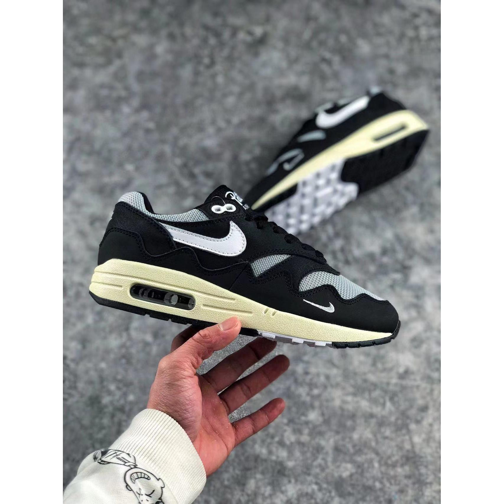 AM 1 x Patta 'Black' - Image 4