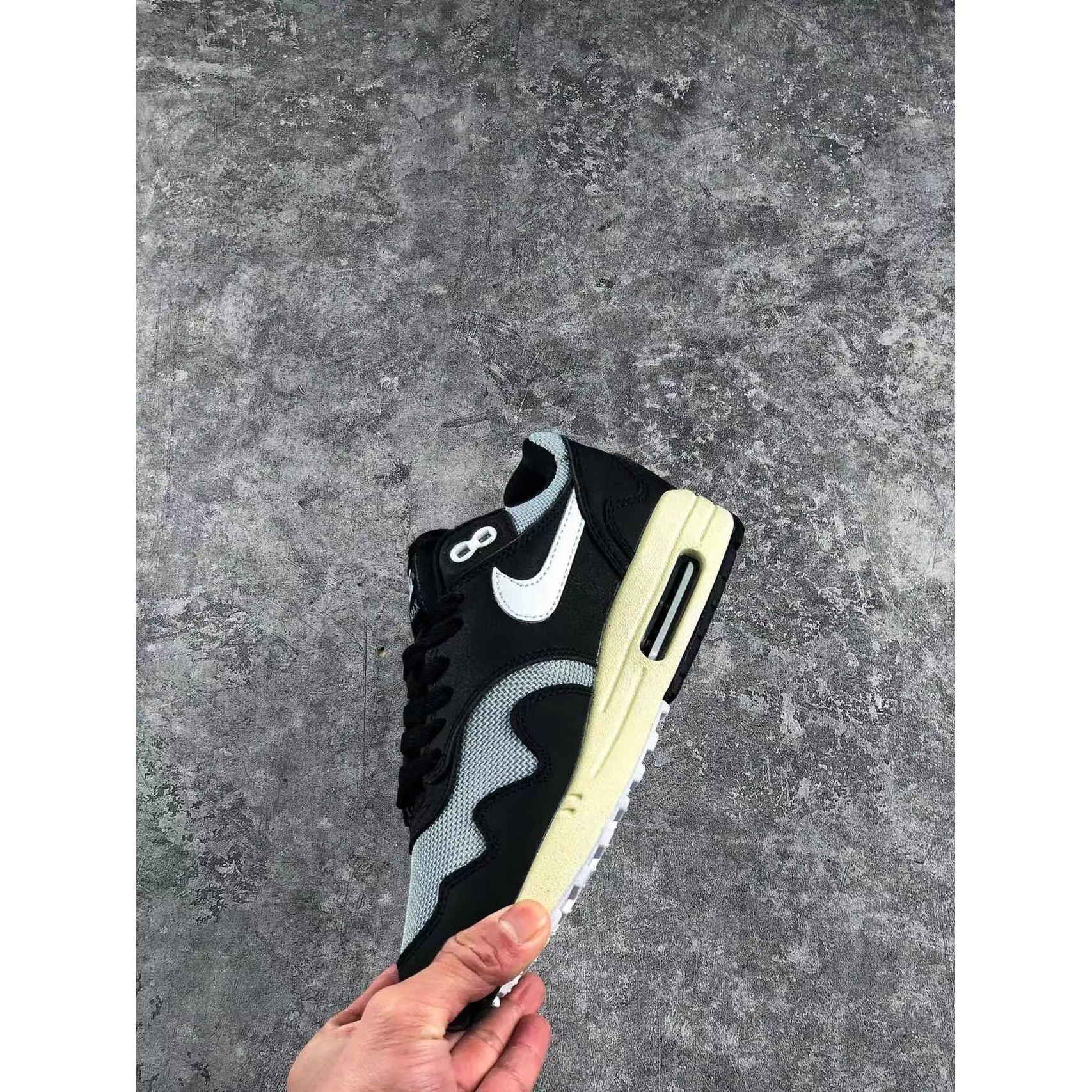 AM 1 x Patta 'Black' - Image 5