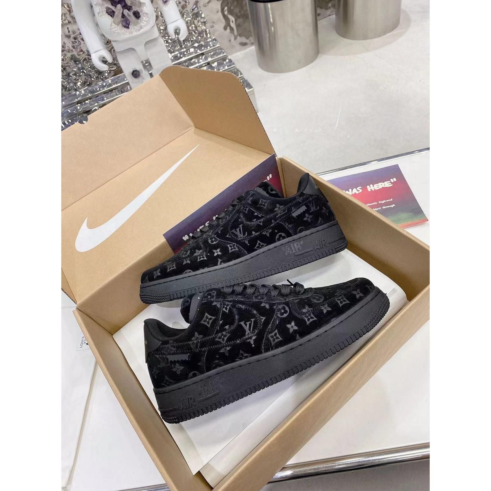 AF 1 Low x LV 'Triple Black' - Image 8