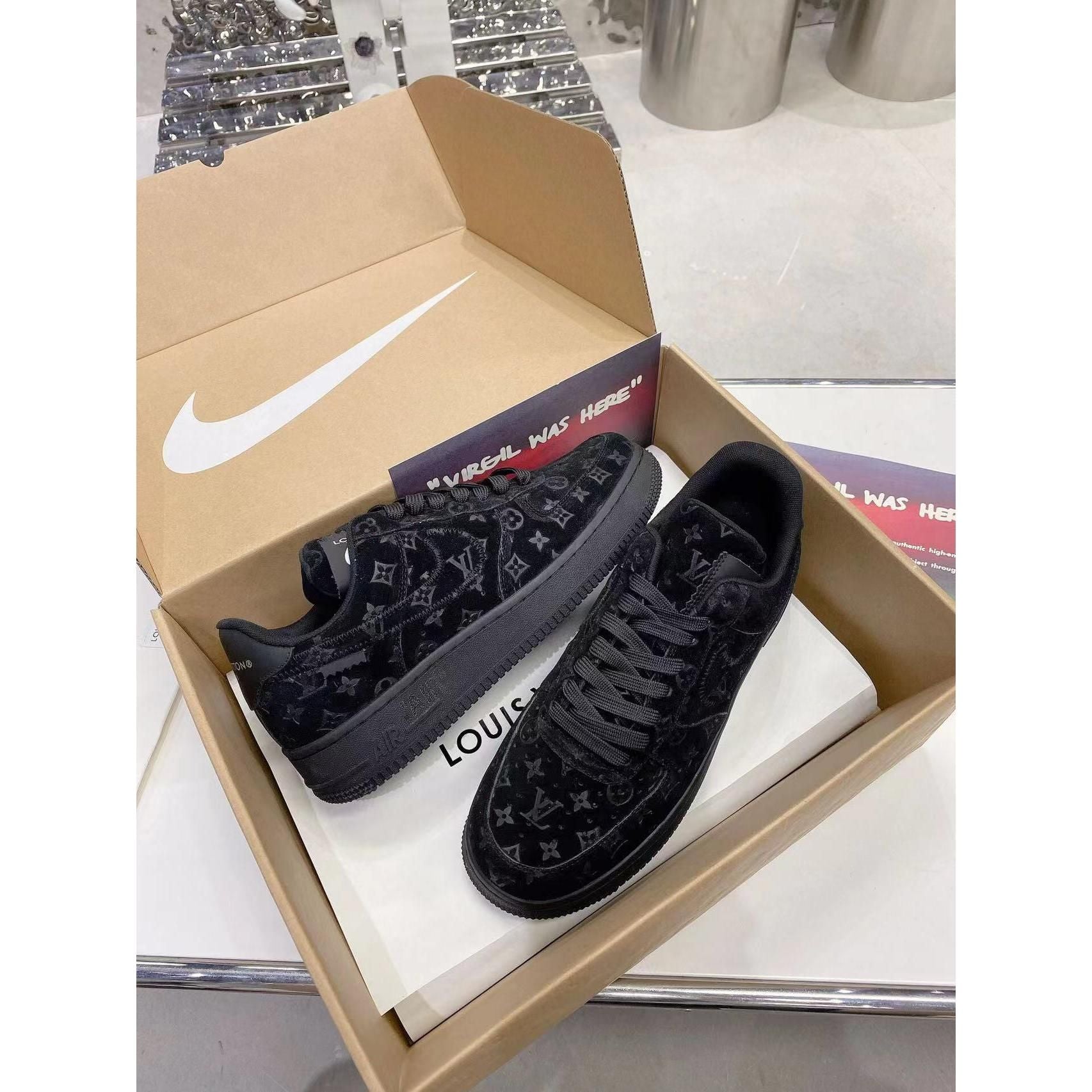 AF 1 Low x LV 'Triple Black' - Image 9