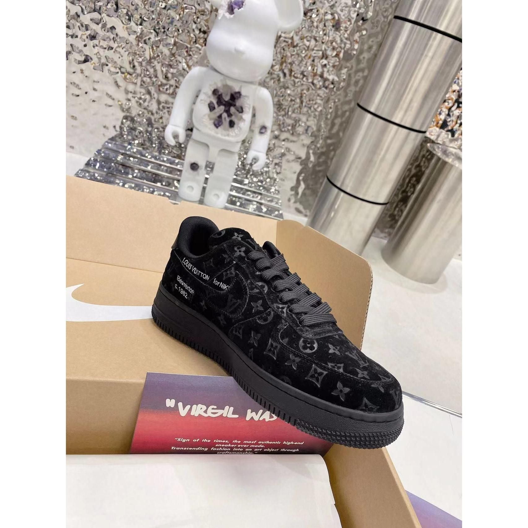 AF 1 Low x LV 'Triple Black' - Image 5