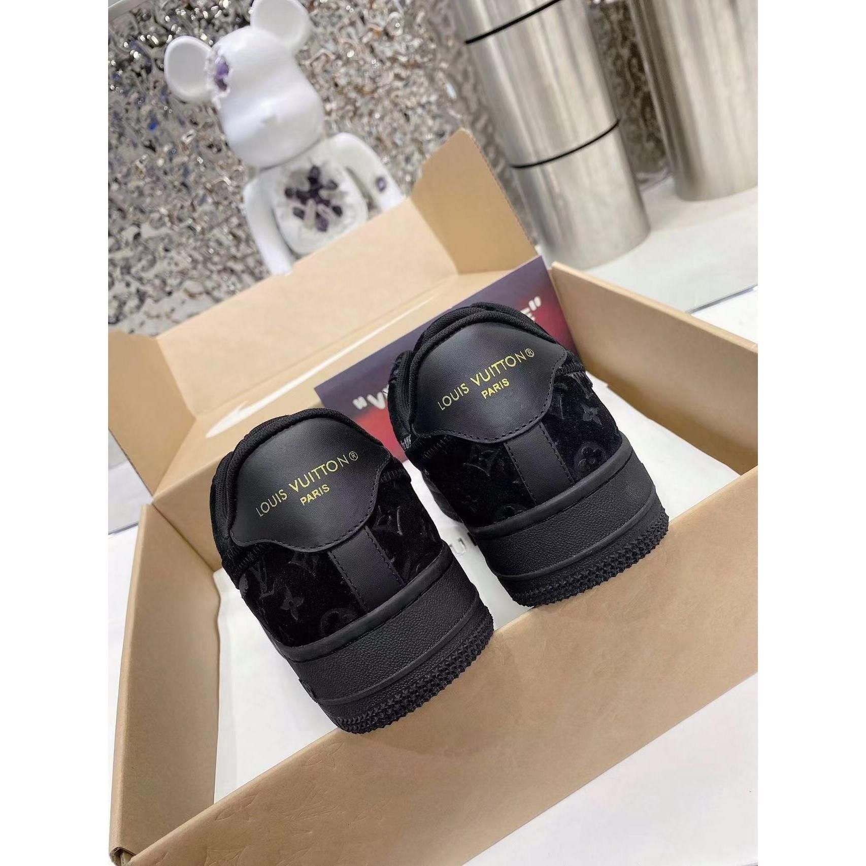 AF 1 Low x LV 'Triple Black' - Image 7