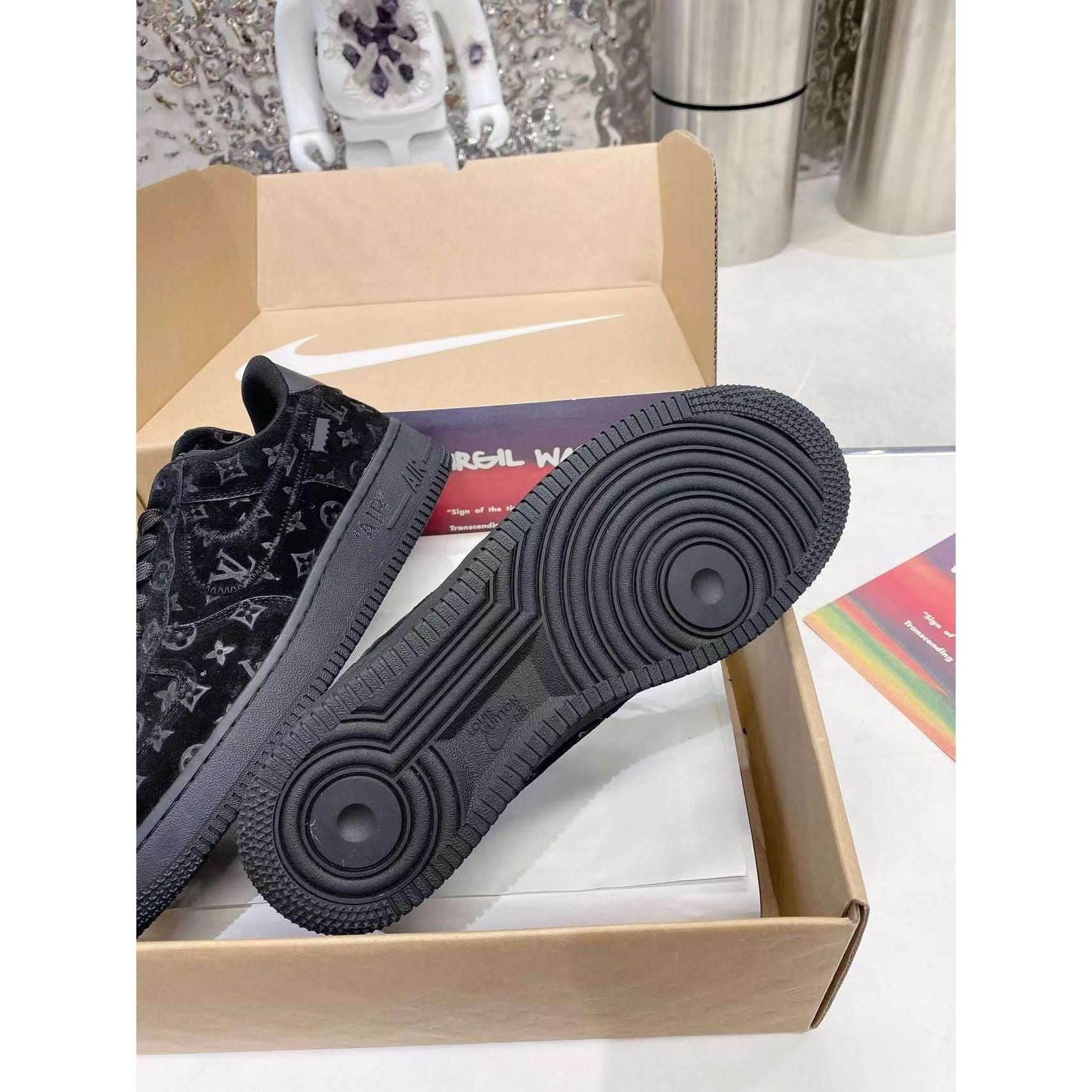 AF 1 Low x LV 'Triple Black' - Image 6