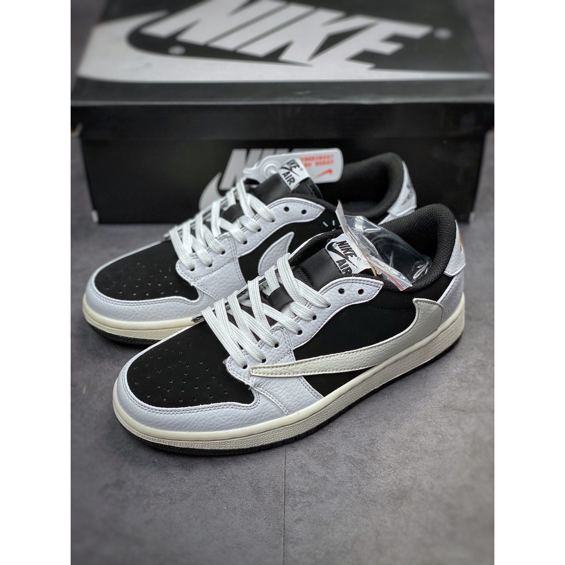 AJ 1 Low x Travis Scott 'Panda' - Image 10