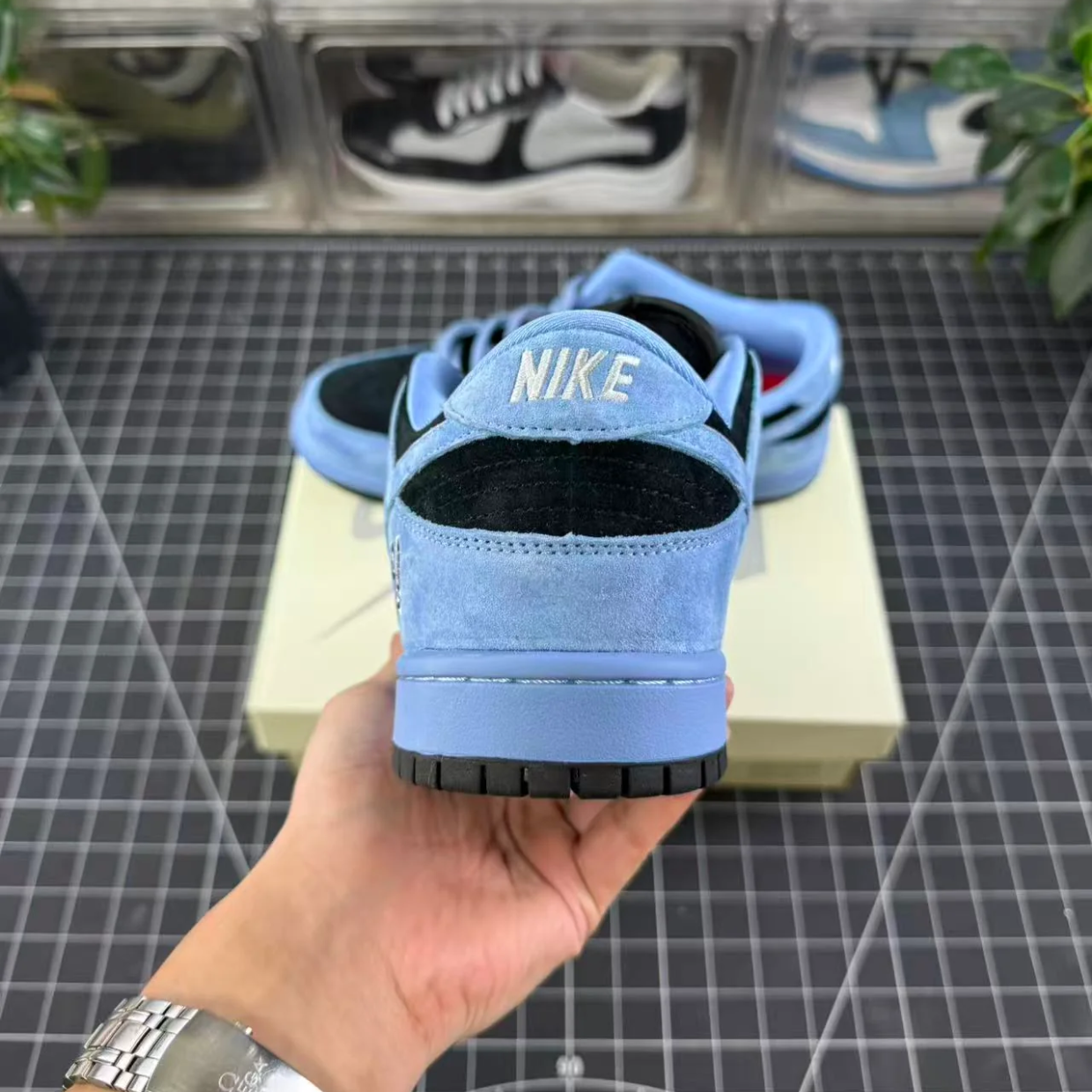 Dunk Low SB x Supreme 'Ocean Fog' - Image 4