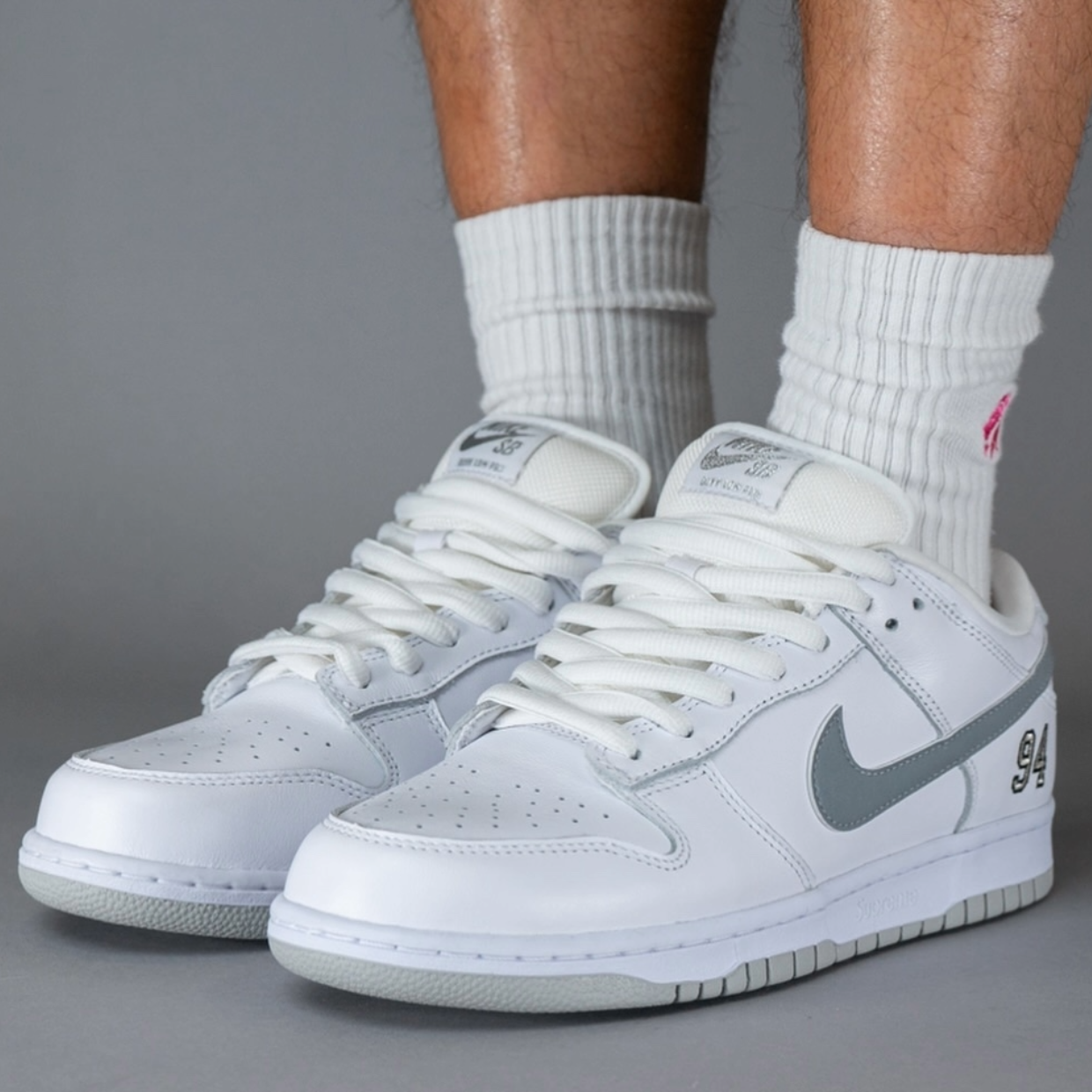 Dunk Low SB x Supreme 'White Metalic Silver' - Image 3