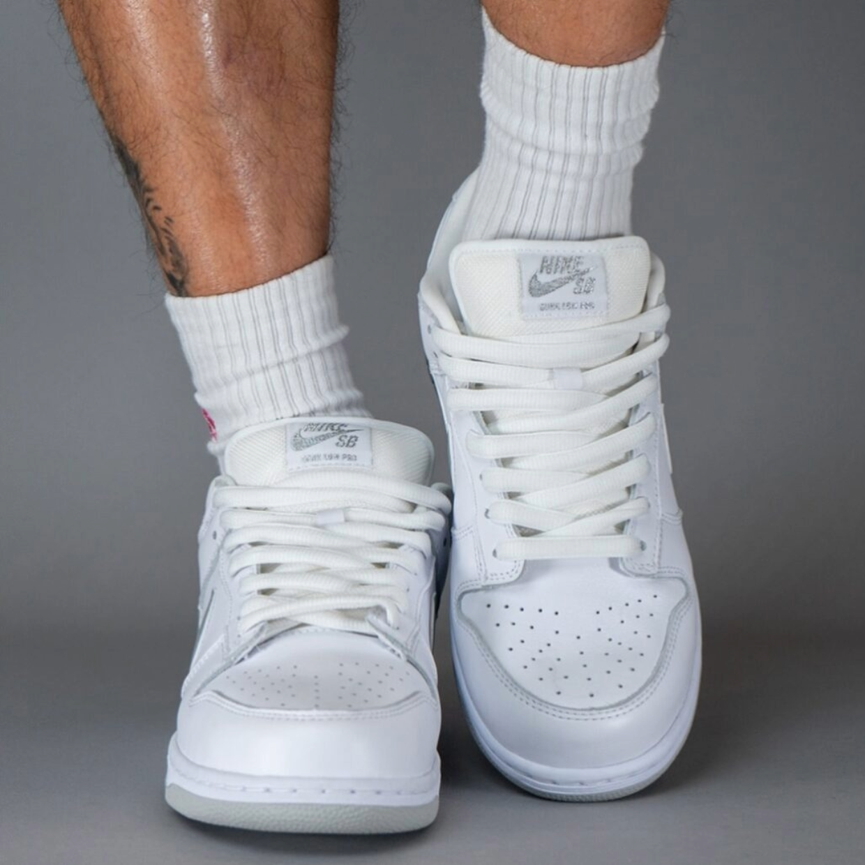Dunk Low SB x Supreme 'White Metalic Silver' - Image 7