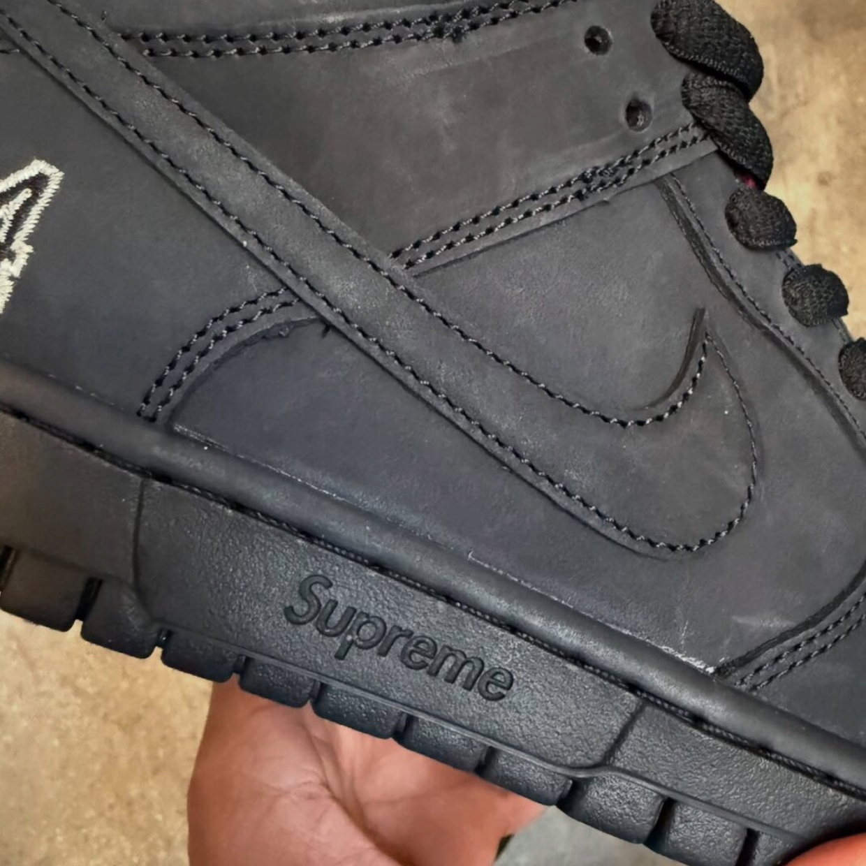 Dunk Low SB x Supreme 'Black' - Image 4