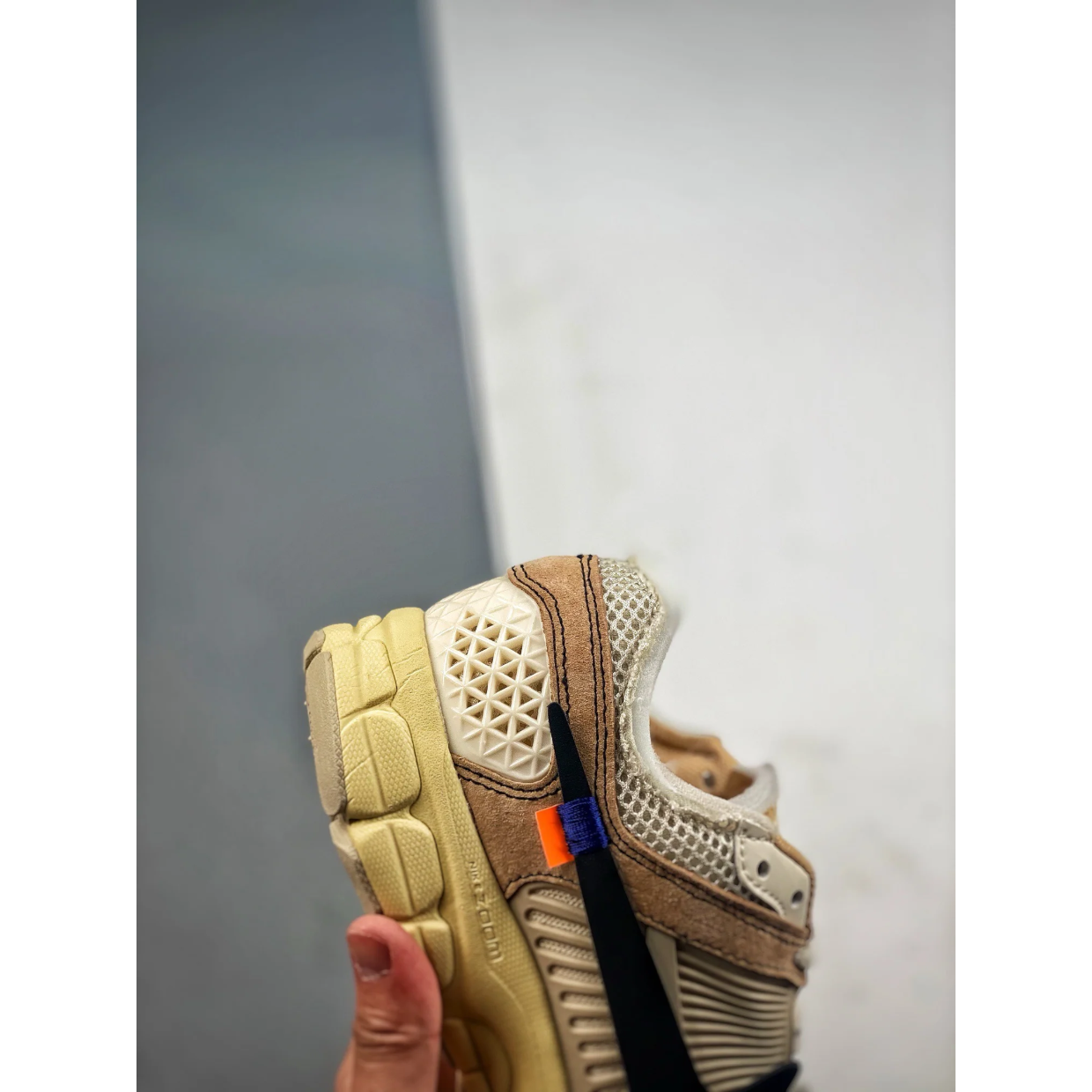 Zoom Vomero 5 x OW 'Beige' - Image 10