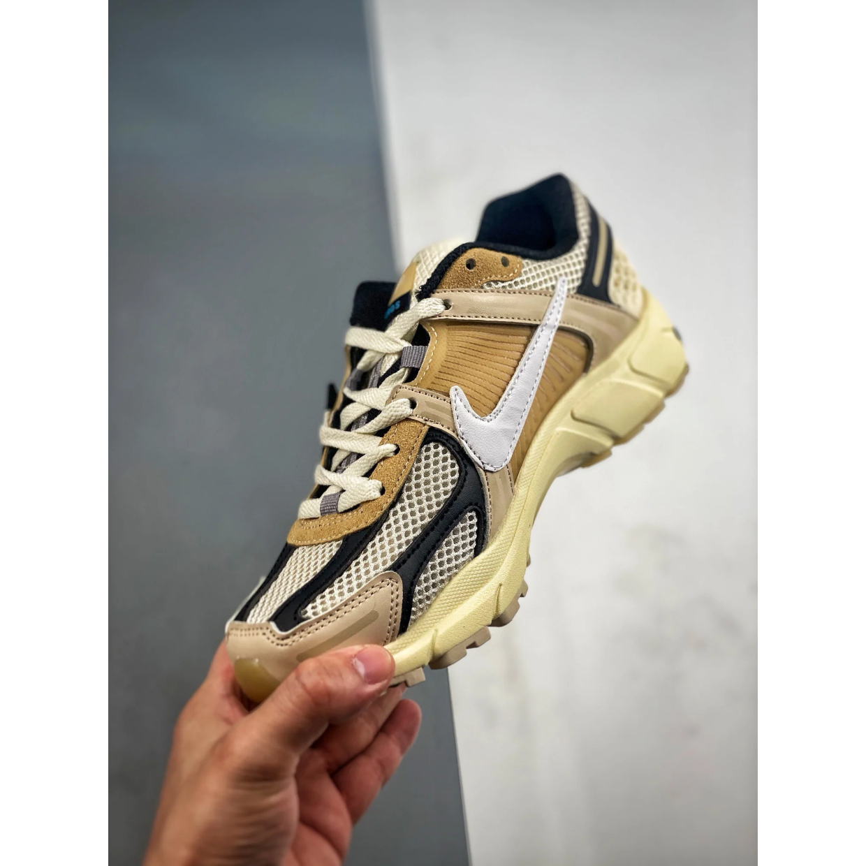 Zoom Vomero 5 x OW 'Sail' - Image 7