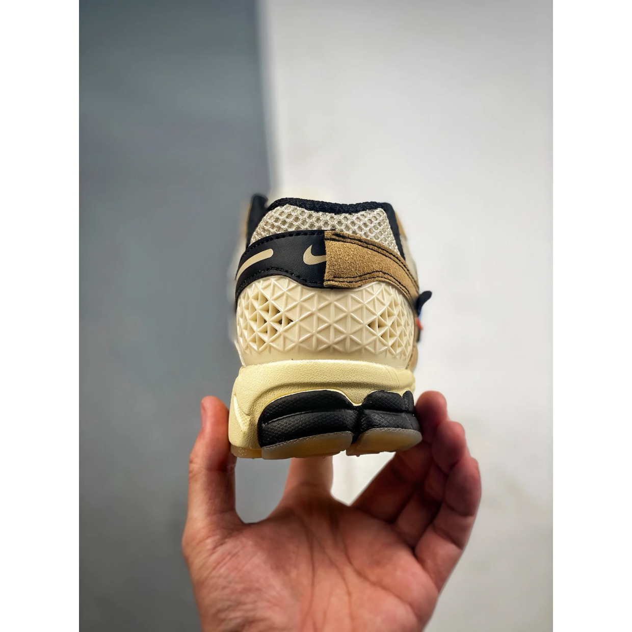 Zoom Vomero 5 x OW 'Sail' - Image 8