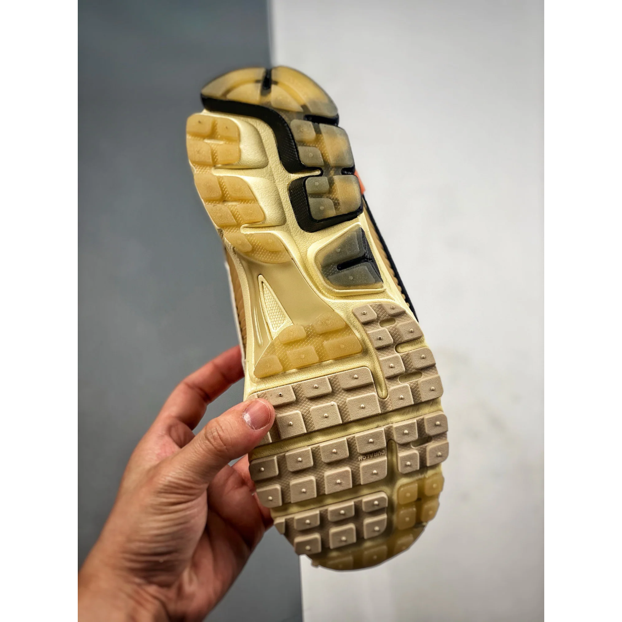 Zoom Vomero 5 x OW 'Sail' - Image 9