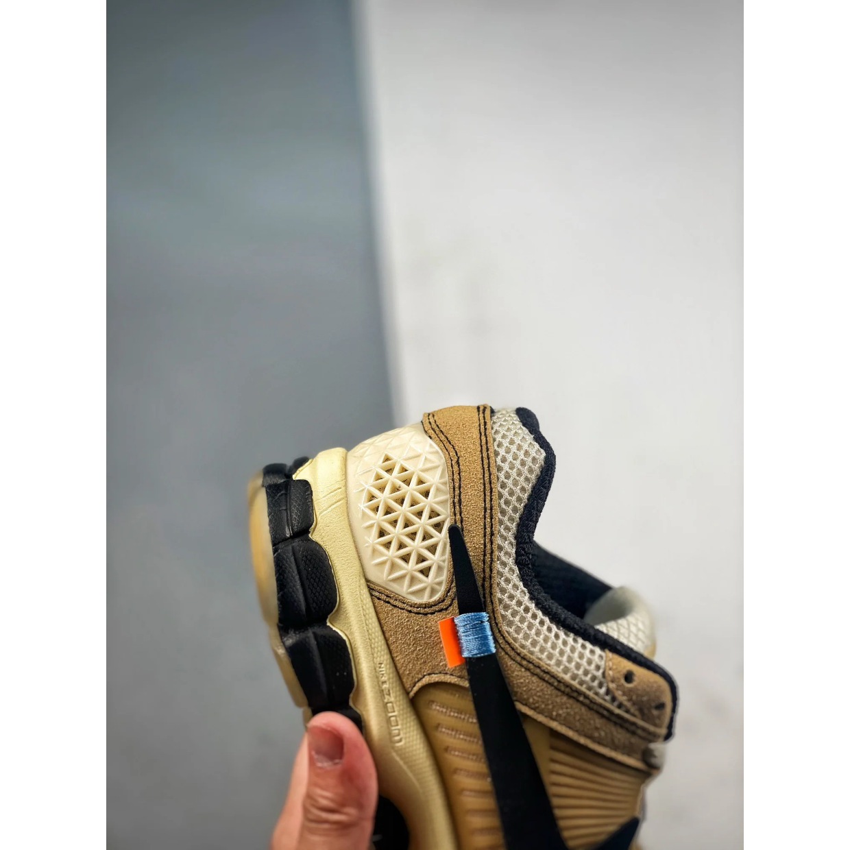 Zoom Vomero 5 x OW 'Sail' - Image 10