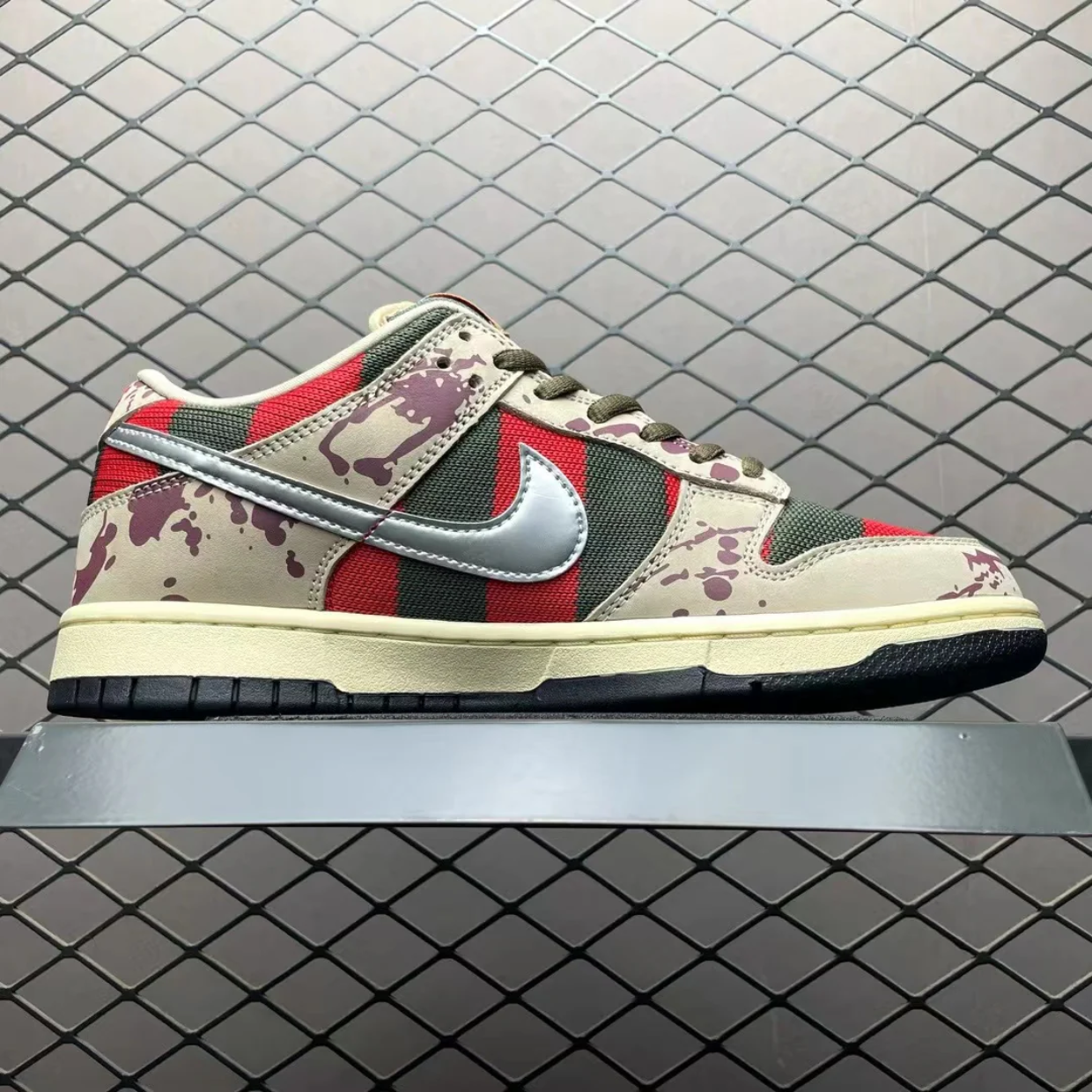 Dunk Low 'Freddy Krueger' - Image 4