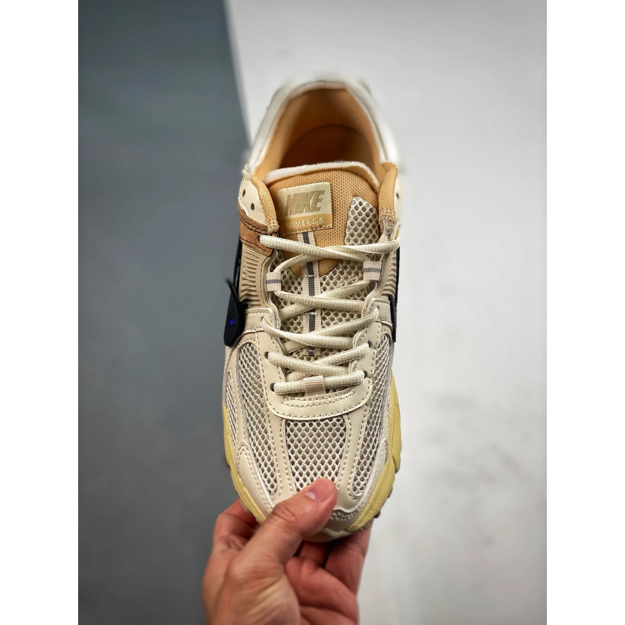 Zoom Vomero 5 x OW 'Beige' - Image 6