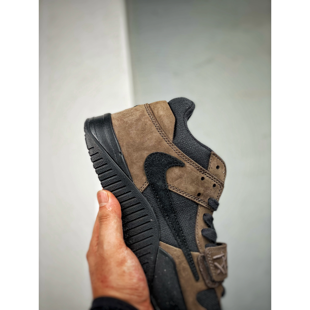 Jumpman x Travis Scott Cut The Check 'Mocha' - Image 4
