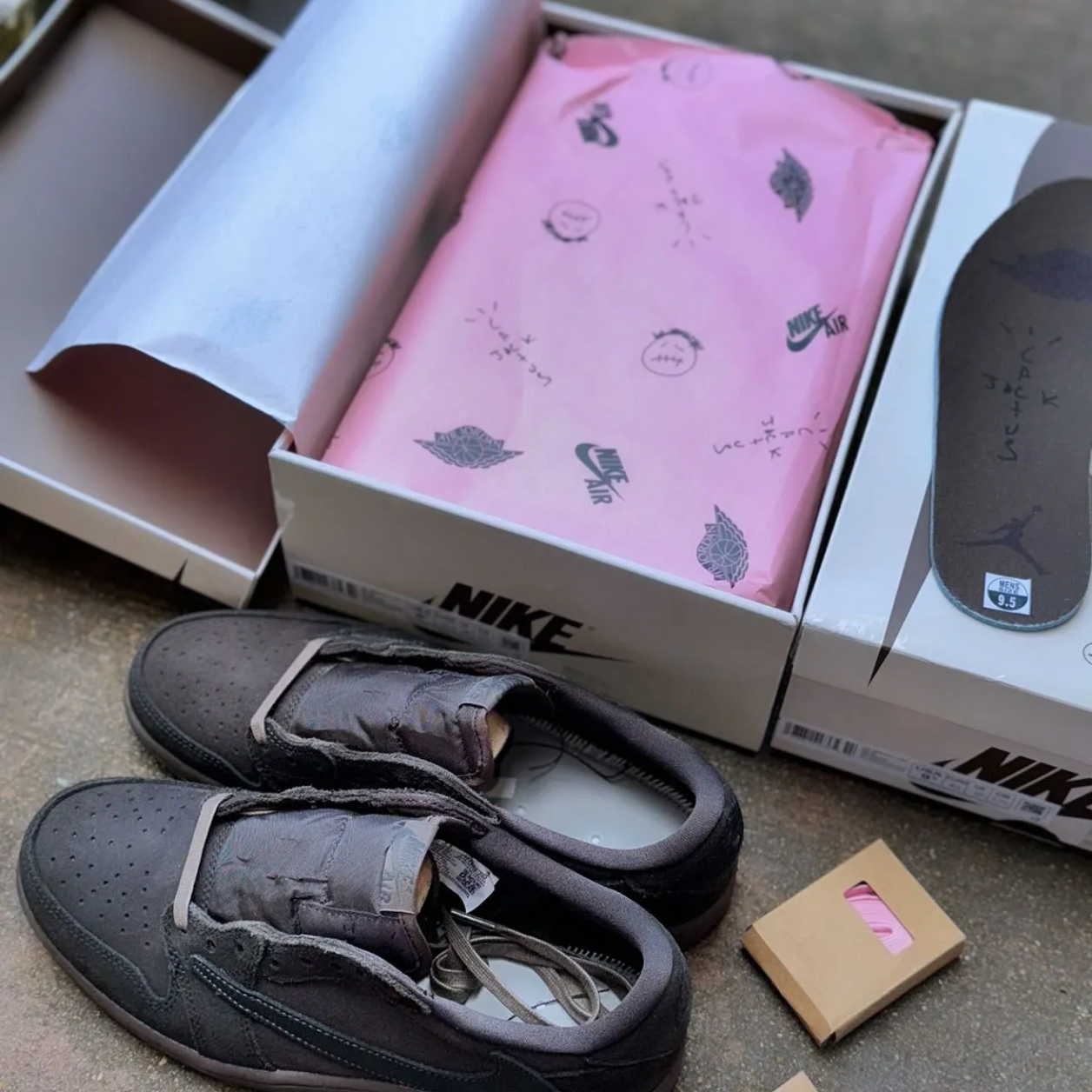 AJ 1 Low x Travis Scott 'Velvet Brown' - Image 7