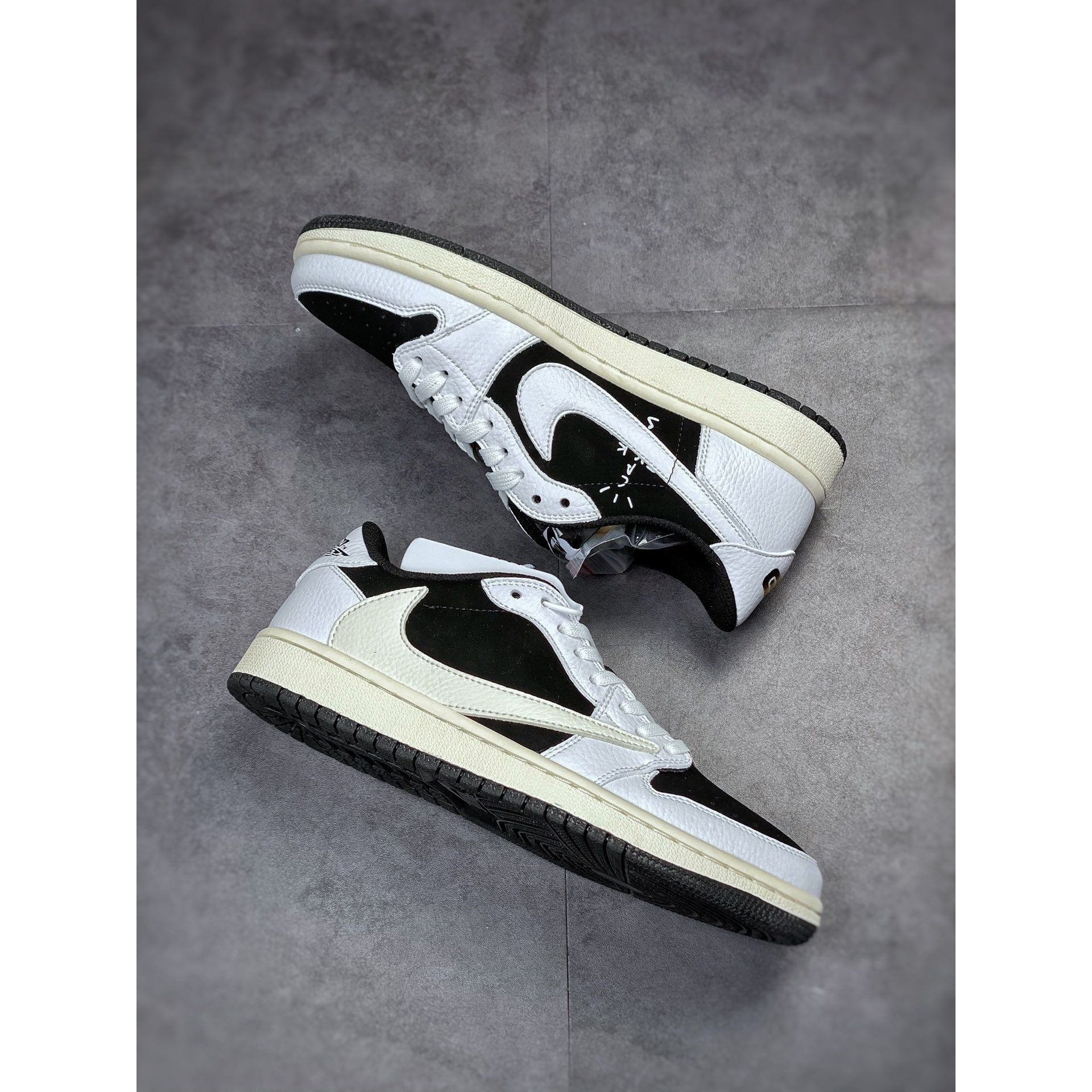 AJ 1 Low x Travis Scott 'Panda' - Image 8