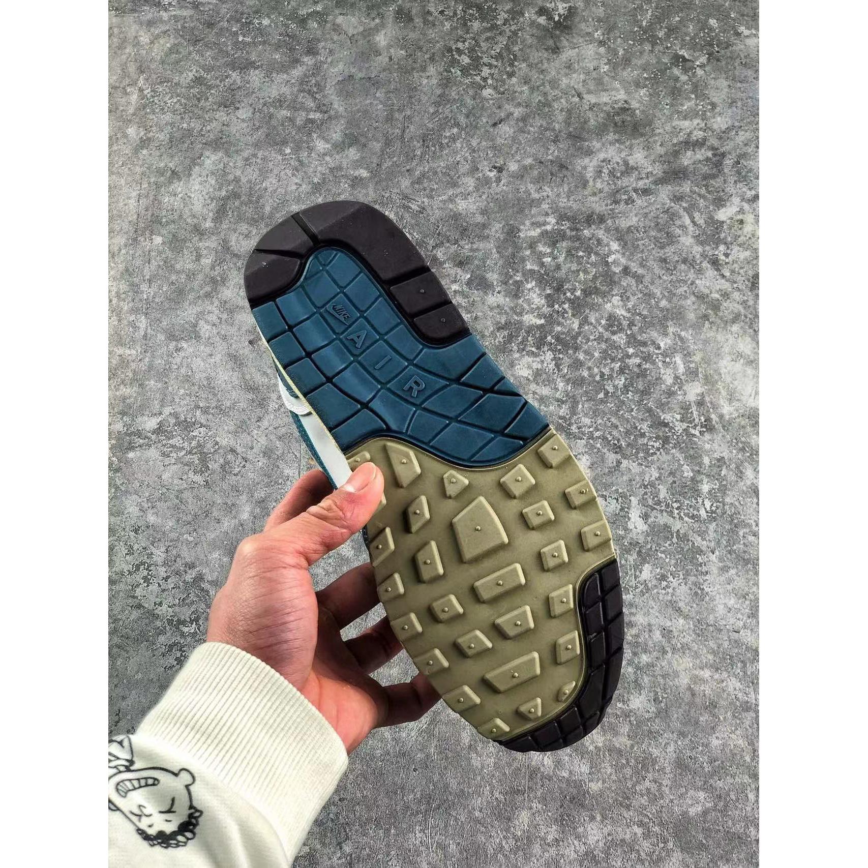 AM 1 x Patta 'Noise Aqua' - Image 7